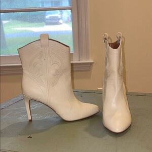 BCBGeneration White Heeled Boots